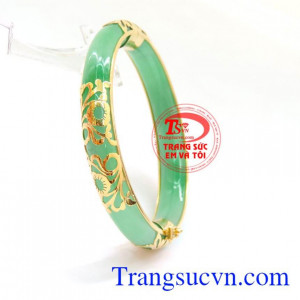 Chiếc vòng nữ đeo tôn lên sự sang trọng là món trang sức đẹp cho nữ. Vòng ngọc sáng bọc vàng 10k 