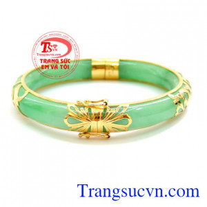 Vòng ngọc sáng bọc vàng 10k, chiếc vòng ngọc cẩm thạch màu sáng, vân trong. 