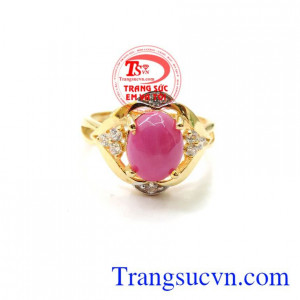 chiếc nhẫn được gắn đá nhân tạo , chiếc nhẫn vàng nữ sản phẩm đảm bảo chất lượng, được giao bán trên toàn quốc .