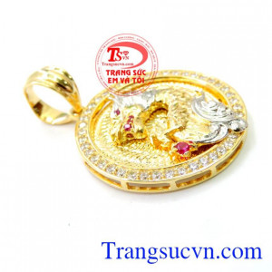 Mặt dây chuyền nam kết hợp cùng dây chuyền vàng thành bộ trang sức nam tuyệt vời