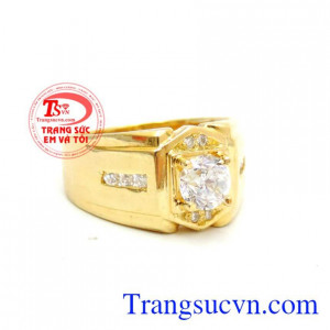 Chiếc nhẫn nam thiết kế đơn giản bằng vàng 18k mang lại sự sang trọng và cá tính cho phái mạnh, gây cuốn hút với người đối diện
