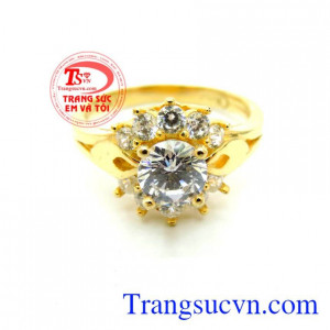 Chiếc Nhẫn Vàng Tây Kim Cương Nhân Tạo chất lượng vàng đảm bảo. Chiếc Nhẫn Vàng Tây Kim Cương Nhân Tạo, nhẫn nữ đá quý, nhẫn nữ đẹp. được thiết kế tinh tế