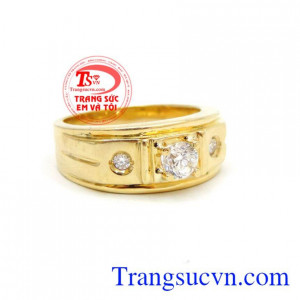 Còn những đôi bàn tay rắn chắc, mạnh mẽ lại phù hợp với các mẫu nhẫn có họa tiết hình con vật như: bọ cạp, ngựa, rồng phượng, đại bàng.... Nhận thiết kế nhẫn theo yêu cầu