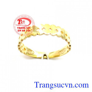 Chiếc Nhẫn Nữ Vàng Đơn Giản là món quá mang đến sự ngọt ngào giành cho người mà bạn yêu mến