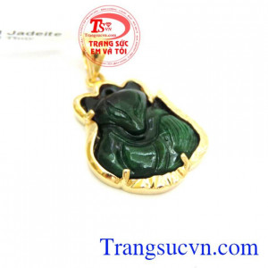 Ở Nhật Bản coi hồ ly là loài vật thần bí, ma thuật, có thể biến thành nhiều hình dạng khác nhau hoặc biến lá cây thành tiền để lừa gạt con người. Mặt hồ ly an lành