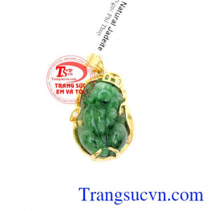 Tỳ Hưu là giống cực kì hung dữ, chuyên cắn hút tinh huyết của các loài yêu quái ma quỷ nên còn gọi là con Tịch Tà