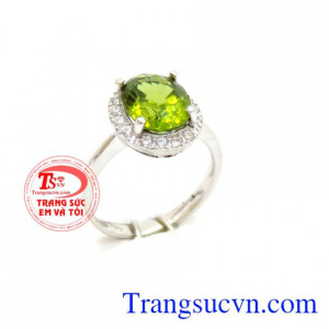 Nhẫn nữ peridot 18k, nhẫn peridot xanh thời trang, nhẫn nữ vàng trắng 18k đính đá peridot sang trọng cho phái nữ, chiếc nhẫn tôn lên vẻ đẹp vô cùng cao quý và quyến rũ, là món quà ý nghĩa dành cho người phụ nữ của bạn