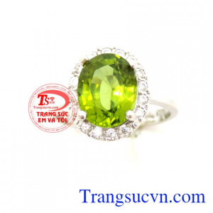 Nhẫn nữ peridot 18k, nhẫn peridot xanh thời trang, nhẫn nữ vàng trắng 18k đính đá peridot sang trọng cho phái nữ, chiếc nhẫn tôn lên vẻ đẹp vô cùng cao quý và quyến rũ, là món quà ý nghĩa dành cho người phụ nữ của bạn
