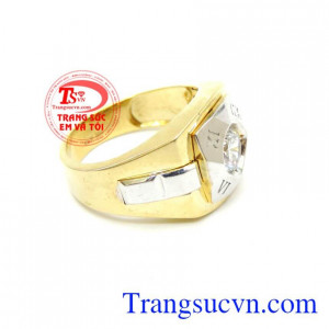 Nhẫn Nam Quý Ông Thành Đạt là món quà ý nghĩa đeo sang trọng hợp thời trang tôn lên được vẻ đẹp quý phái đầy nam tính của người đàn ông tạo được vẻ đẹp sang trọng lịch lãm . chiếc nhẫn nam trên tay luôn như là một người bạn giúp bạn luôn nổi bật tỏa sáng.