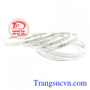 Sản phẩm nhập nguyên chiếc tại Italya. Vòng tuần vàng trắng 18k Ý