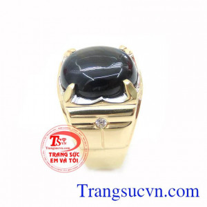 Hơn thế nữa, Sapphire còn được coi là viên đá của mùa cưới, mùa hy vọng và tình yêu. Đây là mẫu nhẫn đẹp ý tưởng cho đấng mày râu. Sản phẩm uy tín chất lượng giao hàng toàn quốc.