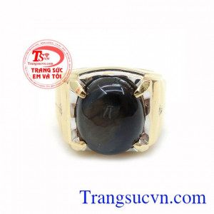 Hơn thế nữa, Sapphire còn được coi là viên đá của mùa cưới, mùa hy vọng và tình yêu. Đây là mẫu nhẫn đẹp ý tưởng cho đấng mày râu. Sản phẩm uy tín chất lượng giao hàng toàn quốc.