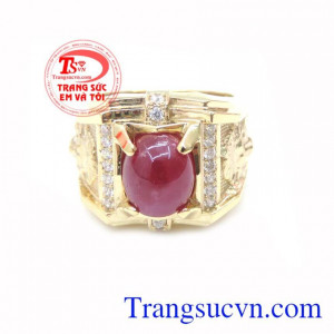 Nhẫn Cho Nam được chế tác từ Vàng 14K đẳng cấp kết hợp đá ruby thiên nhiên là trang sức phong thuỷ theo cung mệnh chủ nhân sẽ được thêm may mắn, sức khoẻ và công danh, tài lộc trong cuộc sống và sự nghiệp.