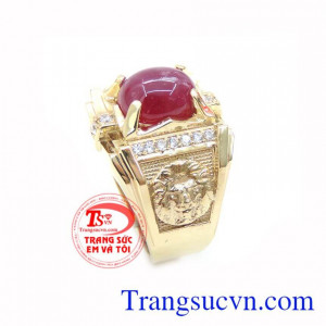 Biểu tượng đầu sư tử được chế tác tinh xảo tới từng chi tiết sắc nét
