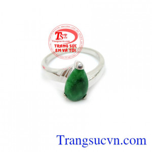 Với thiết kế đơn giản nhưng vẫn mang lại vẻ đẹp tinh tế cho phái nữ thêm phần tự tin và tỏa sáng.