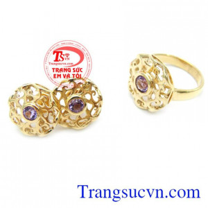 Với chất liệu vàng 14k bền đẹp sáng bóng mang đến cho chủ nhân vẻ đẹp quý phái và sang trọng. Bộ Trang Sức Nhẫn Hoa Tai Đẹp Cho Nữ