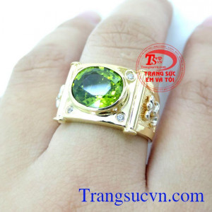 àu đá hợp cho người mệnh Hỏa, mệnh Mộc mang đến sự may mắn, khỏe mạnh và tài lộc cho chủ nhân đeo nhẫn…Peridot tượng trưng cho tài hùng biện và khả năng thuyết phục