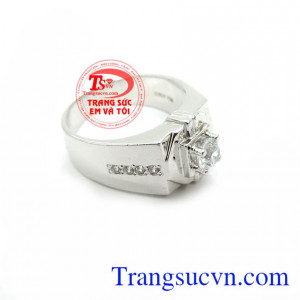 Nhẫn nam đá kim cương nhân tạo 4 ly thời trang, đơn giản mà tinh tế.