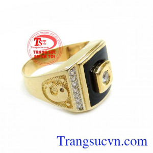 Nhẫn nam cá heo vàng tinh tế và sang trọng dành cho phái mạnh, nhẫn nam phù hợp đeo ngón giữa.