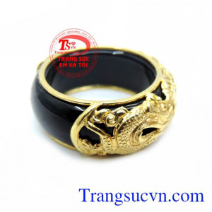 Nhẫn mã não đen rồng vàng 10k chất lượng vàng đảm bảo,Có bảo hành 6 tháng,Giao Nhẫn mã não đen rồng vàng toàn quốc thanh toán an toàn,Nhẫn mã não đen rồng vàng hộ mệnh Mộc và Mệnh Thủy