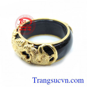 Nhẫn Rồng Vàng Bọc Mã Não Đen bọc vàng 10k màu sắc đẹp, chất lượng cao, giao hàng nhanh trên toàn quốc.