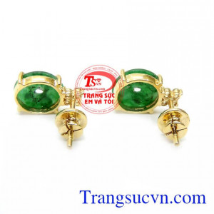 Chất liệu vàng,đá quý thiên nhiên Năm nay, xu hướng lựa chọn những mẫu hoa tai vàng tây được khá nhiều các bạn nữ lựa chọn bởi vẻ đẹp sang trọng, quý phái của những mẫu thiết kế này.
