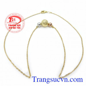 Dây chuyền nữ vàng tây quý phái kết hợp cùng mặt dây chuyền nữ tinh tế và quyến rũ