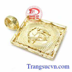 Theo như trong thần thoại, Medusa có khả năng hóa đá bất cứ ai nhìn vào đôi mắt chết người của nó