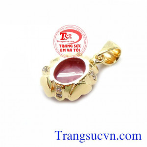 Chiếc nhẫn Ruby thể hiện tình yêu đầy đam mê mà con người dành cho nhau.