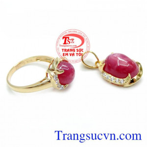 Là Món quà ý nghĩa cho một nửa của đời mình. Bộ Mặt Nhẫn Nữ Ruby Xinh
