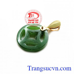 Ngọc cẩm thạch thiên nhiên. Mặt ngọc đẹp, thời trang đeo kết hợp với dây chuyền vàng. Sản phẩm uy tín chất lượng bảo hành 1 năm. Giao hàng toàn quốc. Mặt Ngọc Hình Thoi Cá Tính