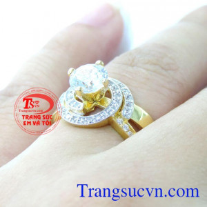 Chiếc Nhẫn Nữ To Đẹp sang trọng nhưng không kém phần quý phái nhẫn được đính nhiều đá lung linh tạo nên vẻ đẹp cho sản phẩm sẽ khiến bàn tay nhỏ xinh của nữ chủ nhân thon thả.