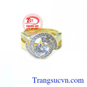 Chiếc Nhẫn Nữ To Đẹp sang trọng nhưng không kém phần quý phái nhẫn được đính nhiều đá lung linh tạo nên vẻ đẹp cho sản phẩm sẽ khiến bàn tay nhỏ xinh của nữ chủ nhân thon thả.