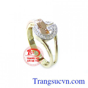 Chiếc Nhẫn Nữ Chữ G Thời Trang là món quà hoàn hảo dành tặng cho một nửa thân yêu. Bảo hành 6 tháng giao hàng toàn quốc.
