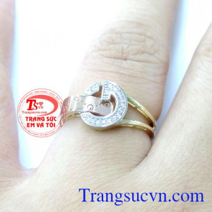 Chiếc Nhẫn Nữ Chữ G Thời Trang là món quà hoàn hảo dành tặng cho một nửa thân yêu. Bảo hành 6 tháng giao hàng toàn quốc.