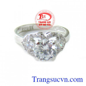 Nhẫn Nữ Vàng Cầu Hôn giúp giữ cho tình yêu những dư vị ngọt ngào và thể hiện mong muốn gắn bó cùng ngày trong tiếp những ngày sau đó nữa