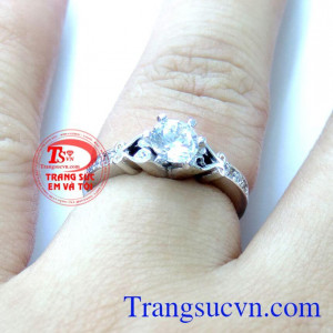 Trang sức em và tôi chuyên cung cấp các loại nhẫn nữ đẹp, uy tín và chất lượng sang trọng dịu dàng đáng yêu chất liệu vàng 10k thiết kế tinh tế đơn giản mà năng động và thời trang, tôn lên nét cá tính của bạn.