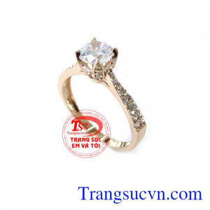 chiếc nhẫn vàng hồng cho nữ chất lượng đảm bảo,phù hợp làm quà tặng vợ,người yêu trong các dịp sinh nhật,08/03 vv... Đeo hợp thời trang,Uy tín được khách hàng bình chọn.