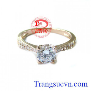 chiếc nhẫn vàng hồng cho nữ chất lượng đảm bảo,phù hợp làm quà tặng vợ,người yêu trong các dịp sinh nhật,08/03 vv... Đeo hợp thời trang,Uy tín được khách hàng bình chọn.