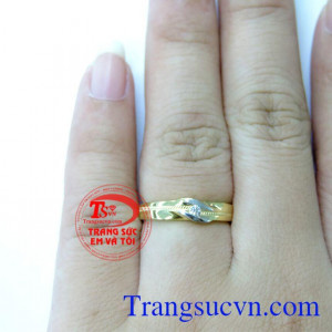 Nhẫn cưới vàng vàng tây đẹp sang trọng tinh tế cho đôi bạn trẻ