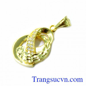 Mặt Nữ Đeo Trẻ Trung được thiết kế với kiểu dáng vô cùng nữ tính và sang trọng đem lại sự trẻ trung và rạng rỡ.