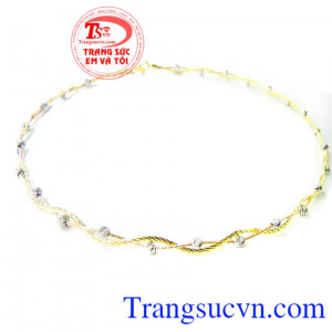 Thiết kế đơn giản, sang trọng, được phái nữ rất ưa chuộng. Kiềng vàng Ý bện độc đáo