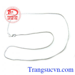Dây chuyền thể hiện sự nhẹ nhàng, duyên dáng cũng như sang trọng quý phái, đeo mang lại may mắn trong cuộc sống