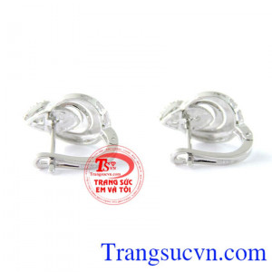 Bông Tai Vàng Trắng món quà tốt và phù hợp dành cho nữ trao yêu thương giữ hạnh phúc. 