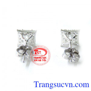 Hoa tai vàng nổi bật và dá sáng, mang lại sự quý phái cho người đeo