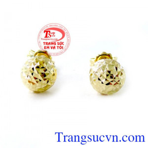 Đôi bông tai vàng nụ.
