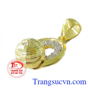 mặt dây chuyền nữ vàng quý phái dễ kết hợp cùng nhiều kiểu dây chuyền vàng. Mặt nữ vàng tây 10k sang trọng