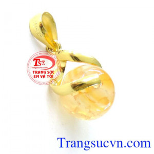 thiết kế đơn giản tinh tế, màu vàng nhạt của đá đem lại sự sang trọng, quyễn rũ, thu hút người khác phái, là sản phẩm trang sức được ưa chuộng nhiều năm trên thị trường. Mặt nữ vàng tây giá rẻ