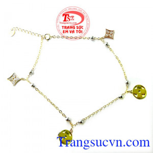 Chiếc Lắc chân nữ vàng tây với hiều họa tiết tinh tế