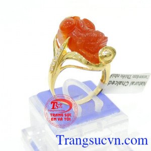 Nhẫn tỳ hưu đỏ vận may cho người sử dụng thiện tâm,nhẫn tỳ hưu có giấy kiểm định đá quý kèm theo,chiếc nhẫn tỳ hưu bọc vàng đỏ,Chiếc Nhẫn tỳ hưu đỏ vận may bảo hành 1 năm.